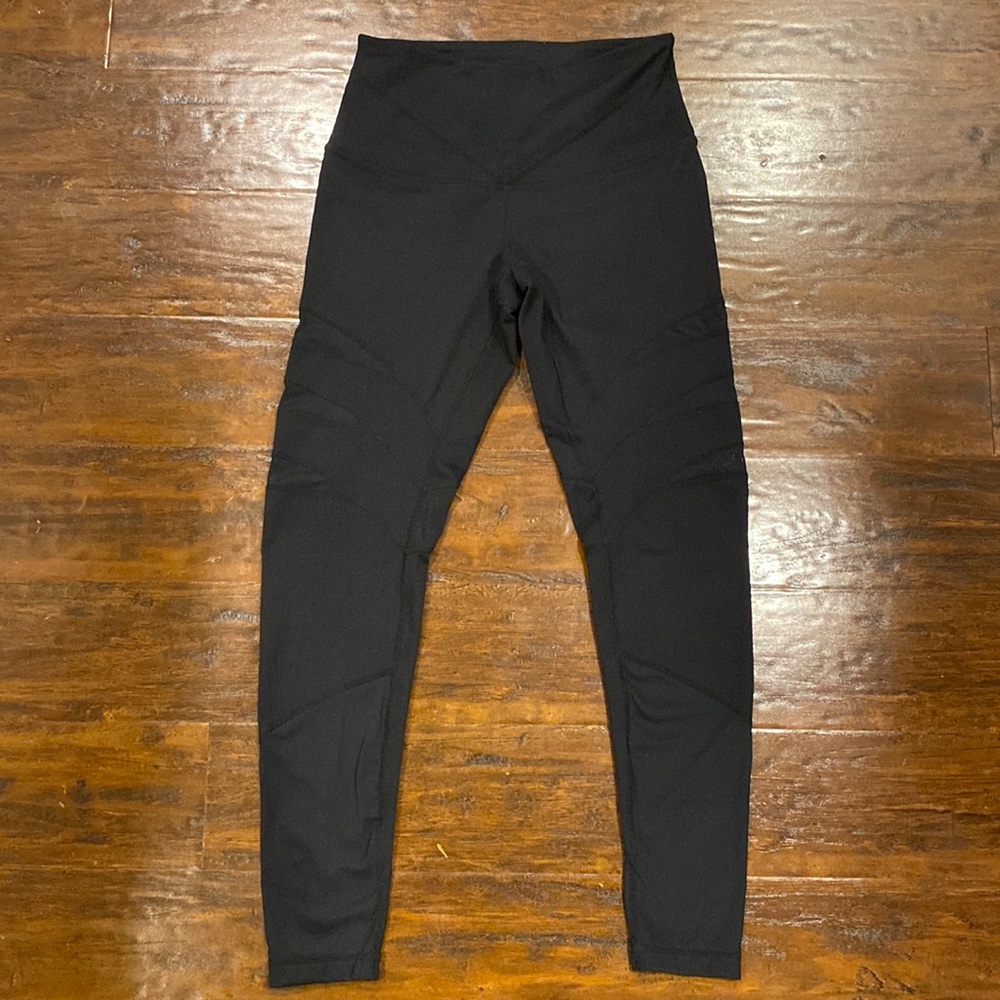 Zella Black Legging w/ Mesh Peek -a- Boo Detail Across Upper & Lower Leg Sz S